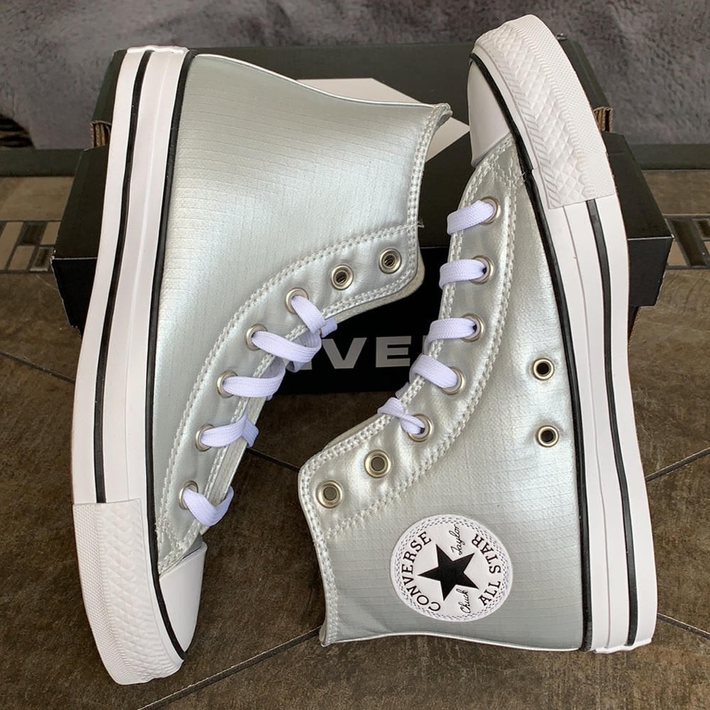 CONVERSE CTAS HI SILVER/WHITE/BLACK WMNS - Picture 14 of 16